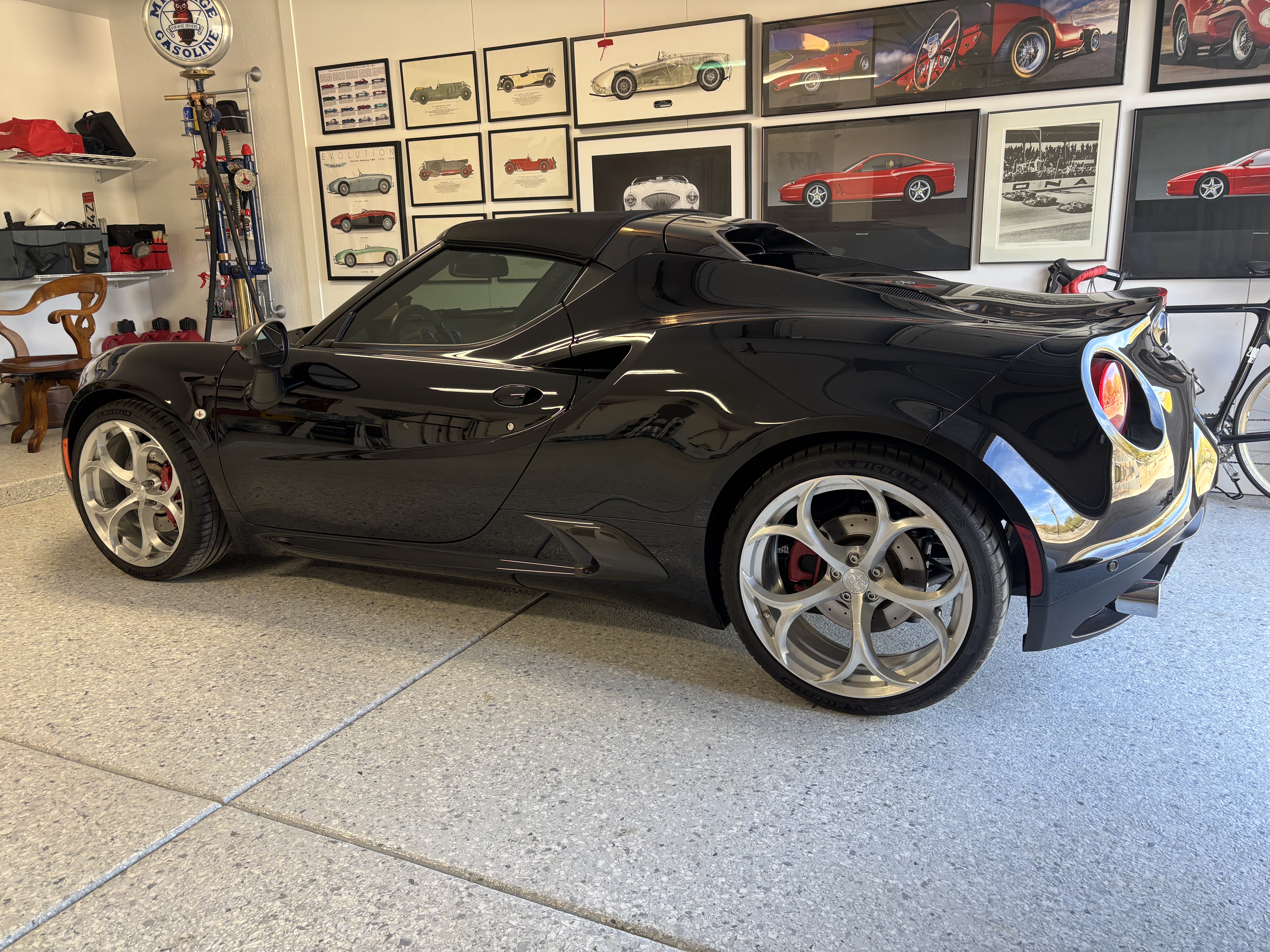 Used 2020 Alfa Romeo 4C Spider RWD image 2
