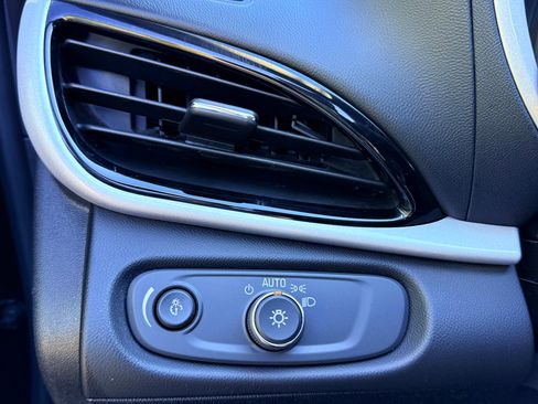 Used 2018 Chevrolet Volt LT w/ LT Driver Confidence Package image 29