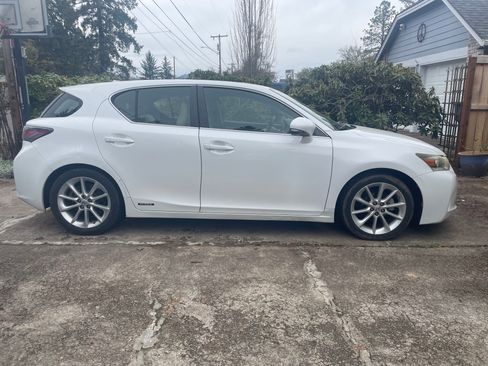 Used 2012 Lexus CT 200h Premium image 24