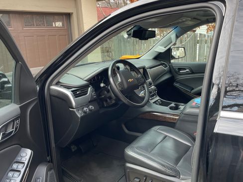 Used 2019 Chevrolet Suburban LT image 8