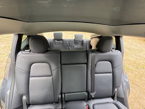 Used 2023 Tesla Model Y Long Range image 19