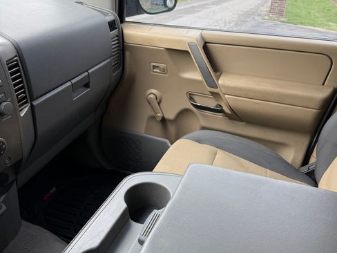 Used 2004 Nissan Titan XE w/ (PRF) Preferred Pkg image 9