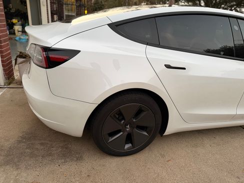 Used 2023 Tesla Model 3 Standard Range image 9