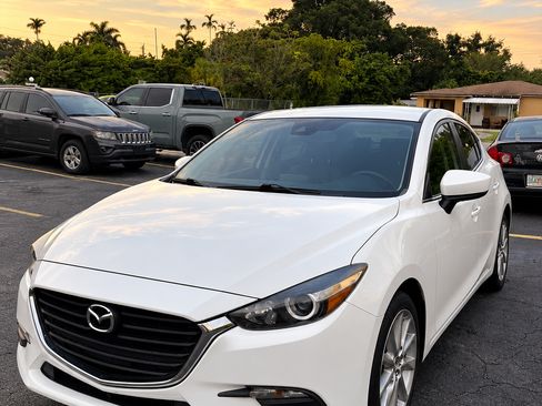 Used 2017 MAZDA MAZDA3 Touring FWD image 1