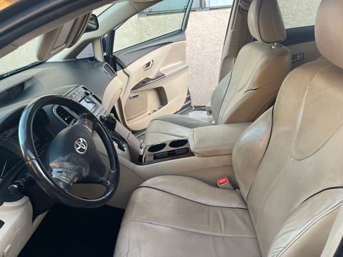 Used 2010 Toyota Venza image 4