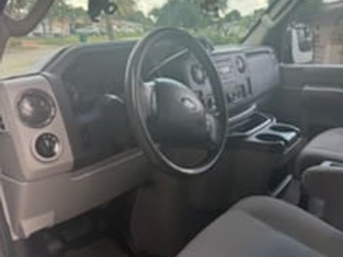 Used 2014 Ford E-350 and Econoline 350 XLT image 9