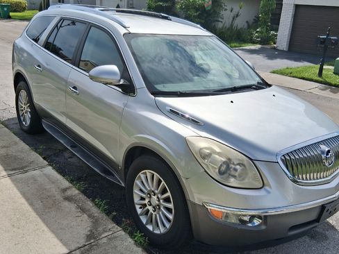 Used 2011 Buick Enclave CX image 1