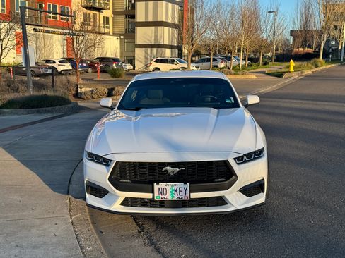 Used 2024 Ford Mustang Coupe image 5