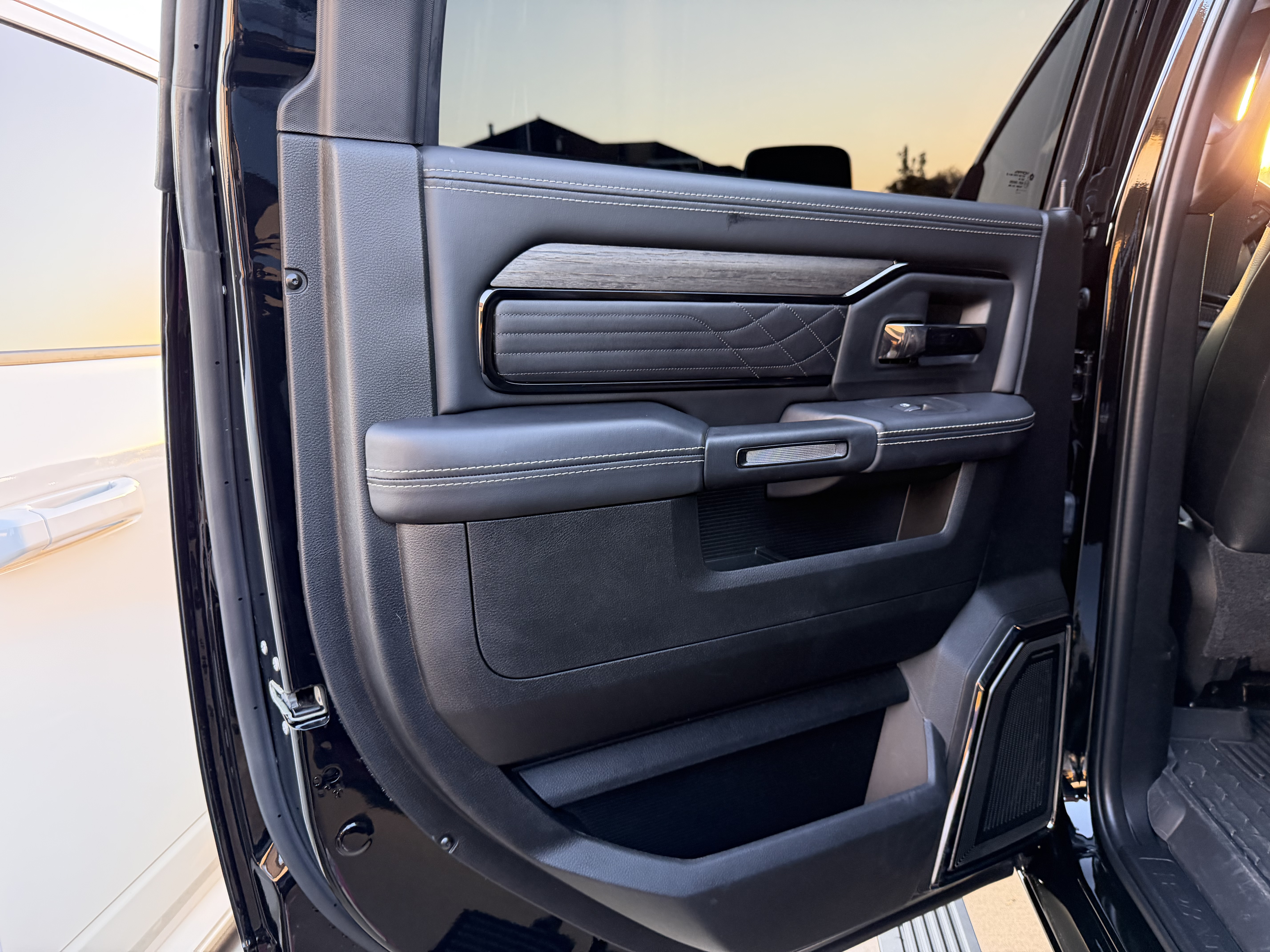 Used 2025 RAM 3500 Limited AWD/4WD image 24