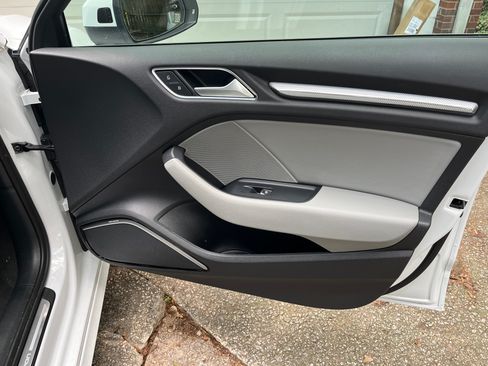 Used 2018 Audi A3 e-tron Premium Plus w/ Technology Package image 12