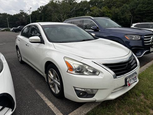 Used 2013 Nissan Altima 2.5 SL w/ Technology Pkg FWD image 1