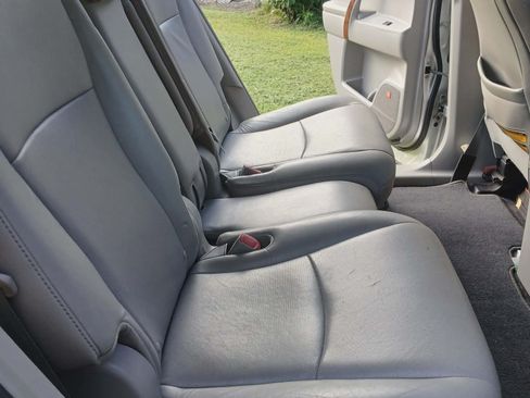Used 2012 Toyota Highlander Limited w/ Tow Pkg FWD image 10