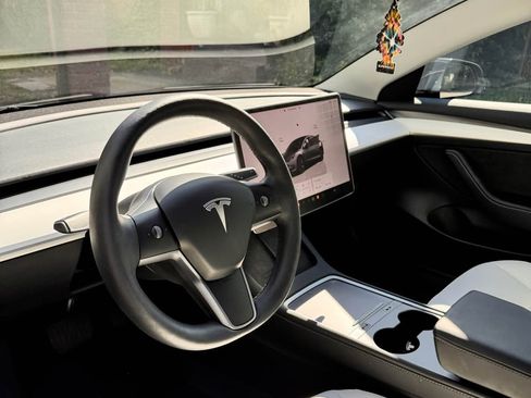 Used 2023 Tesla Model 3 Standard Range image 11