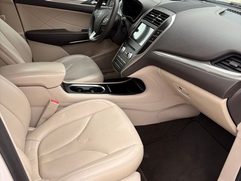 Used 2019 Lincoln MKC Premiere AWD/4WD image 11