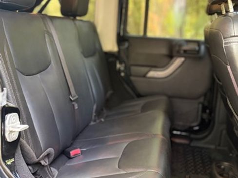 Used 2013 Jeep Wrangler Unlimited Sport image 9