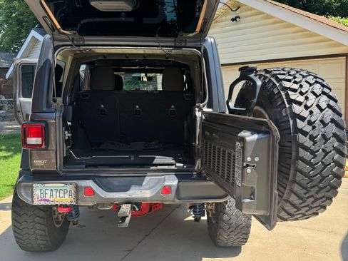 Used 2019 Jeep Wrangler Unlimited Rubicon AWD/4WD image 12
