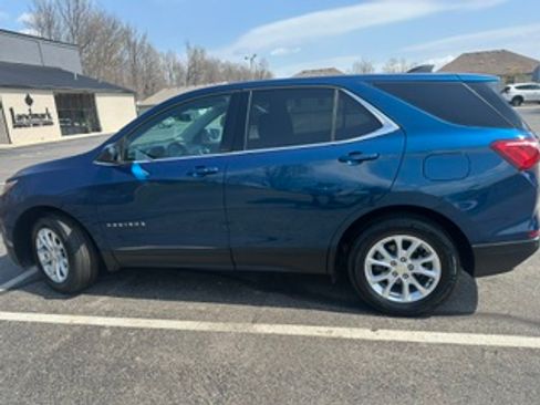 Used 2020 Chevrolet Equinox LT image 2