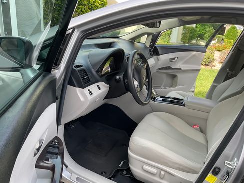 Used 2011 Toyota Venza FWD image 13