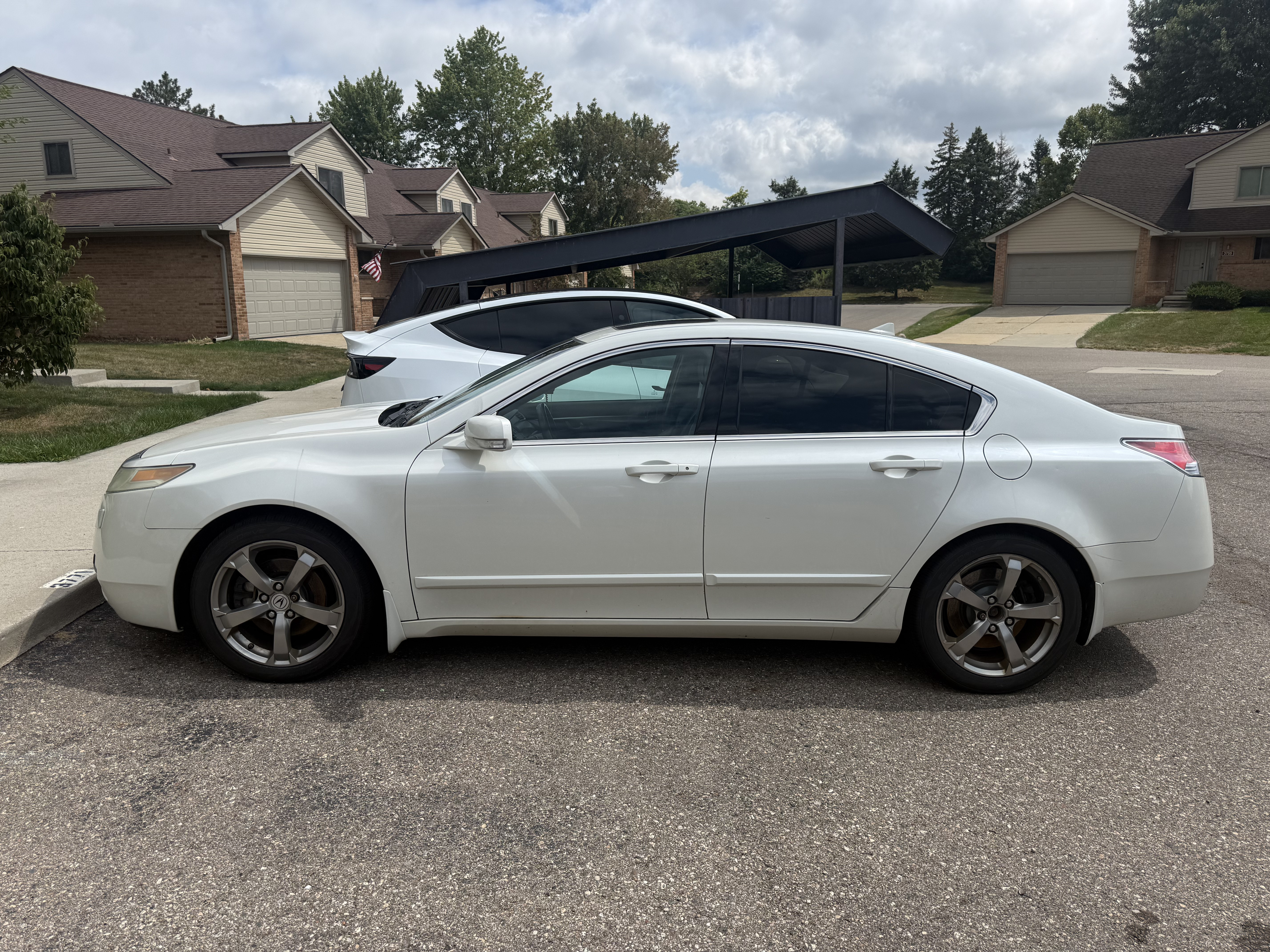 Used 2010 Acura TL SH-AWD image 4