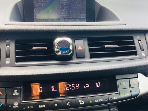 Used 2015 Lexus CT 200h w/ Navigation Package FWD image 17