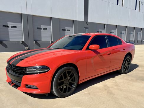 Used 2018 Dodge Charger GT image 4