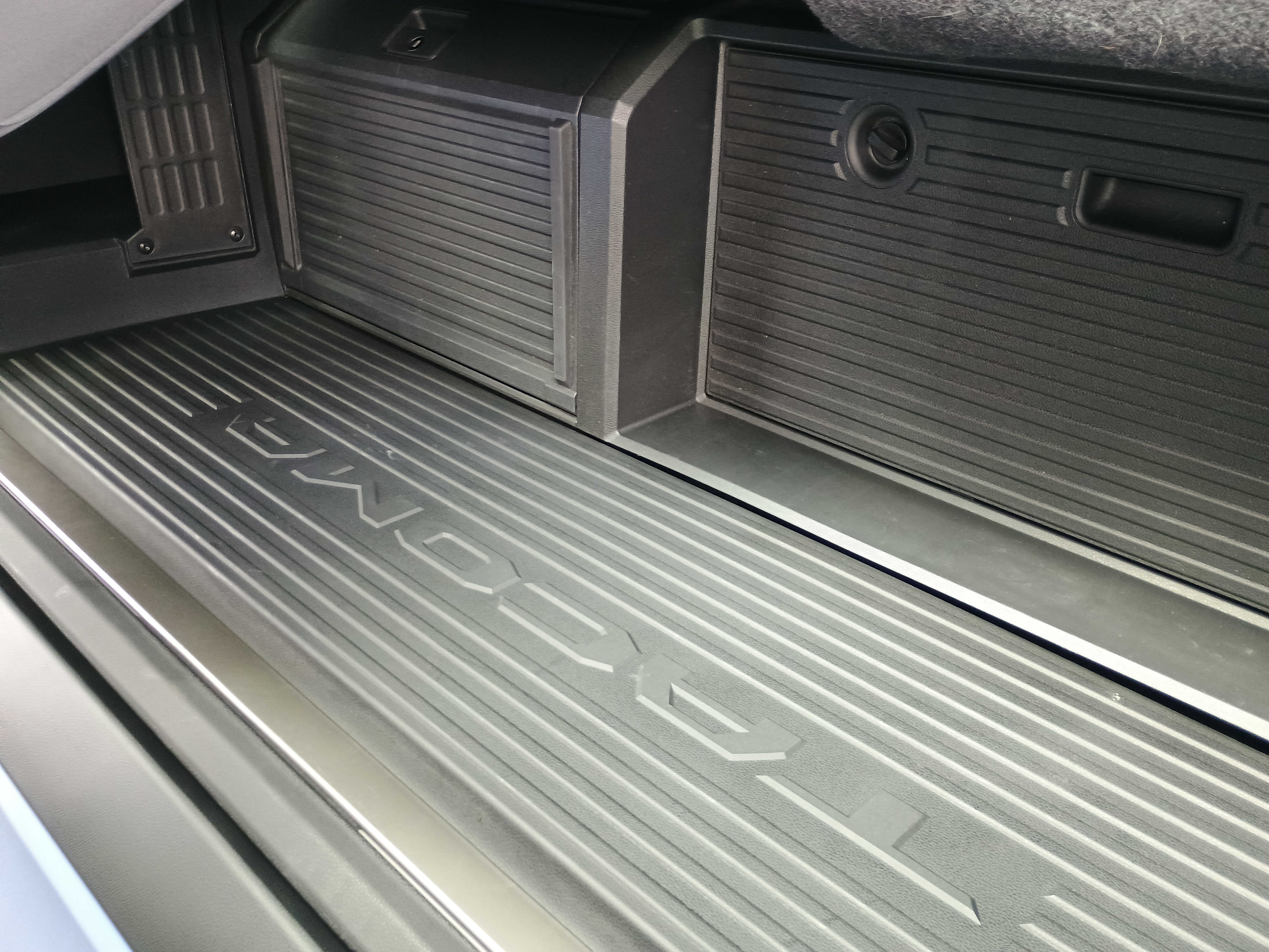 Used 2025 Toyota Tacoma SR RWD image 15
