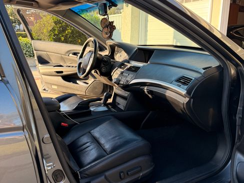 Used 2010 Honda Accord EX-L image 9