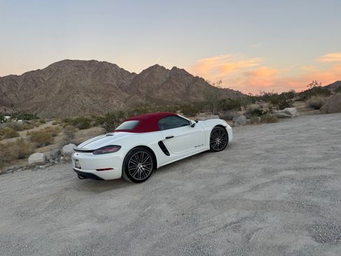 Used 2024 Porsche 718 Boxster RWD image 16