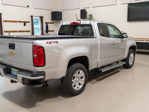 Used 2017 Chevrolet Colorado LT AWD/4WD image 10