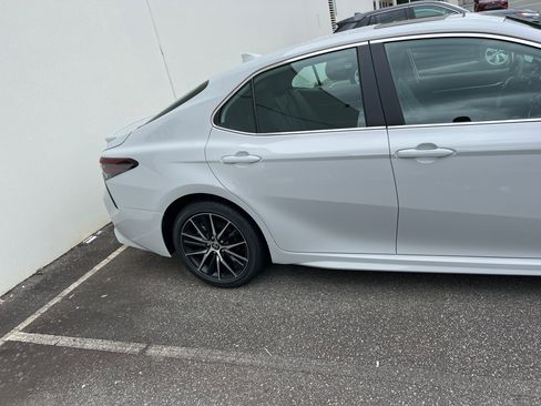 Used 2024 Toyota Camry SE image 6