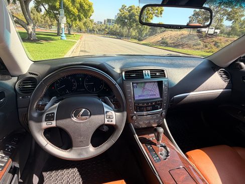 Used 2011 Lexus IS 350C w/ Luxury Pkg RWD image 8