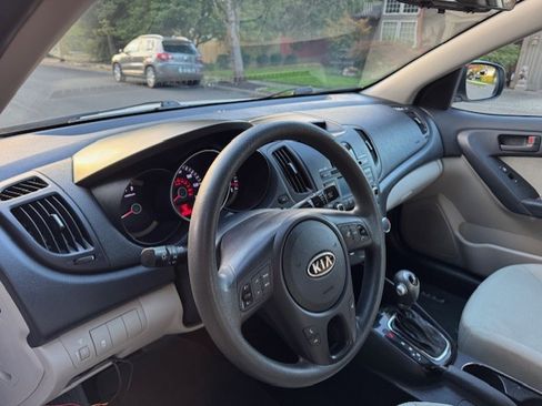 Used 2012 Kia Forte EX image 9
