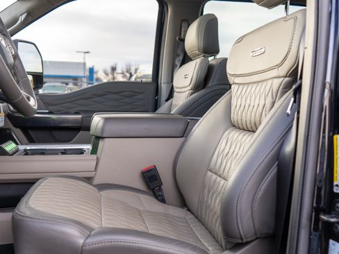 Used 2025 Ford F350 Platinum w/ Platinum Plus Package image 9