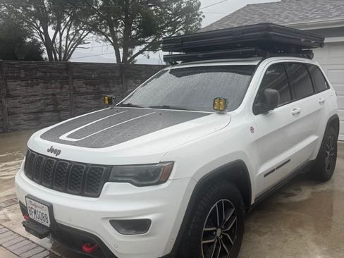 Used 2018 Jeep Grand Cherokee Trailhawk w/ Trailhawk Luxury Group AWD/4WD image 2