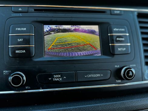 Used 2016 Kia Sedona LX w/ LX Convenience Package FWD image 10