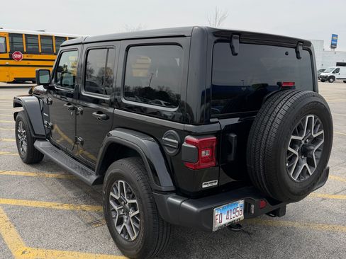 Used 2024 Jeep Wrangler Unlimited Sahara image 6