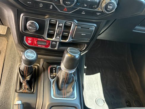 Used 2022 Jeep Gladiator Mojave w/ LED Lighting Group AWD/4WD image 10