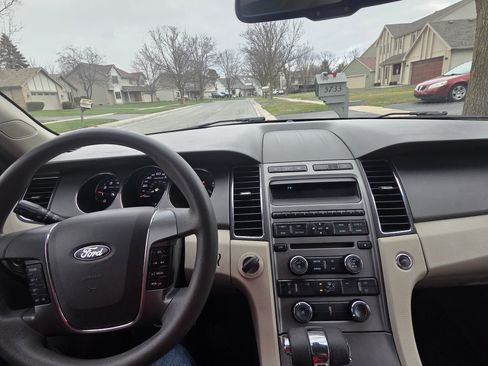 Used 2011 Ford Taurus SE image 10