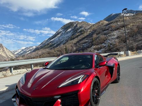 Used 2025 Chevrolet Corvette Z06 w/ Z07 Performance Package image 16