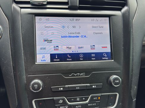 Used 2020 Ford Fusion SE w/ Equipment Group 151A image 17