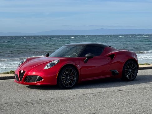 Used 2018 Alfa Romeo 4C Coupe w/ Coupe Track Package 2 image 2