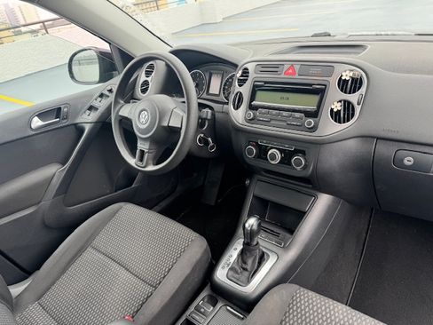 Used 2011 Volkswagen Tiguan S image 12