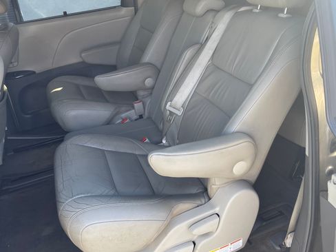 Used 2015 Toyota Sienna Limited image 11