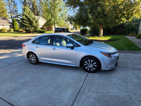 Used 2022 Toyota Corolla LE image 8