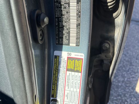 Used 2017 Toyota Corolla LE w/ Carpet Mat Package (TMS) FWD image 12