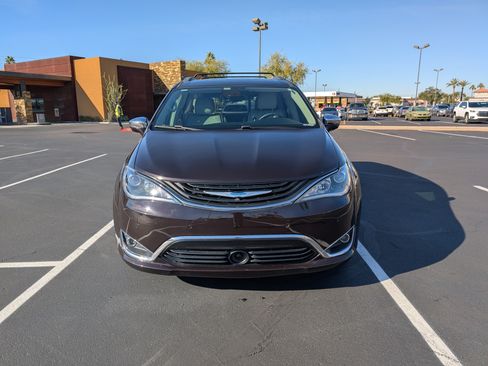 Used 2018 Chrysler Pacifica Limited w/ Advanced Safetytec Group image 2