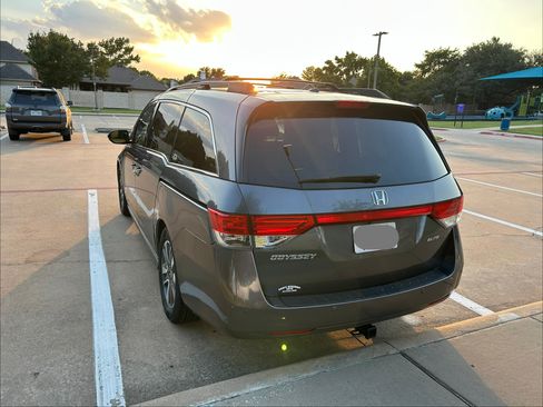 Used 2016 Honda Odyssey Touring Elite image 2