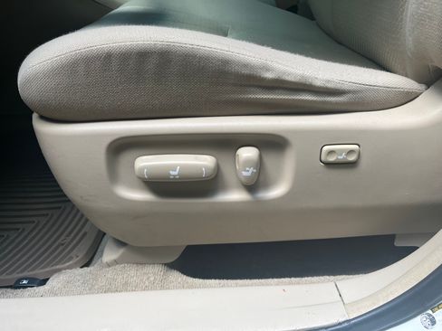 Used 2006 Toyota Highlander 4WD V6 w/ Preferred Pkg image 9