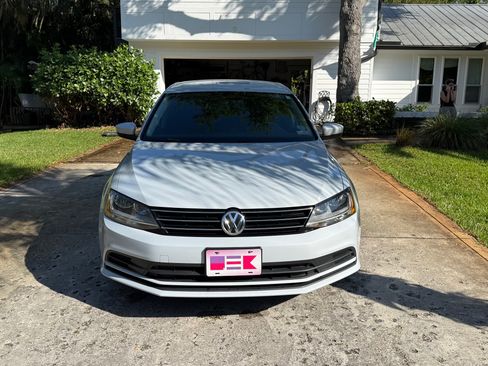 Used 2017 Volkswagen Jetta S image 4
