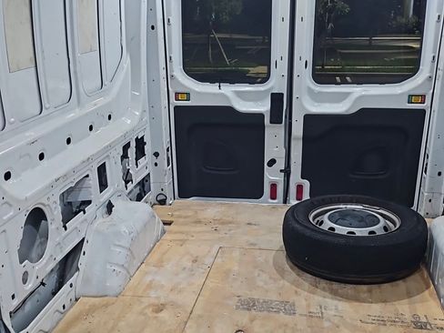 Used 2018 Ford Transit 250 148 Medium Roof image 6